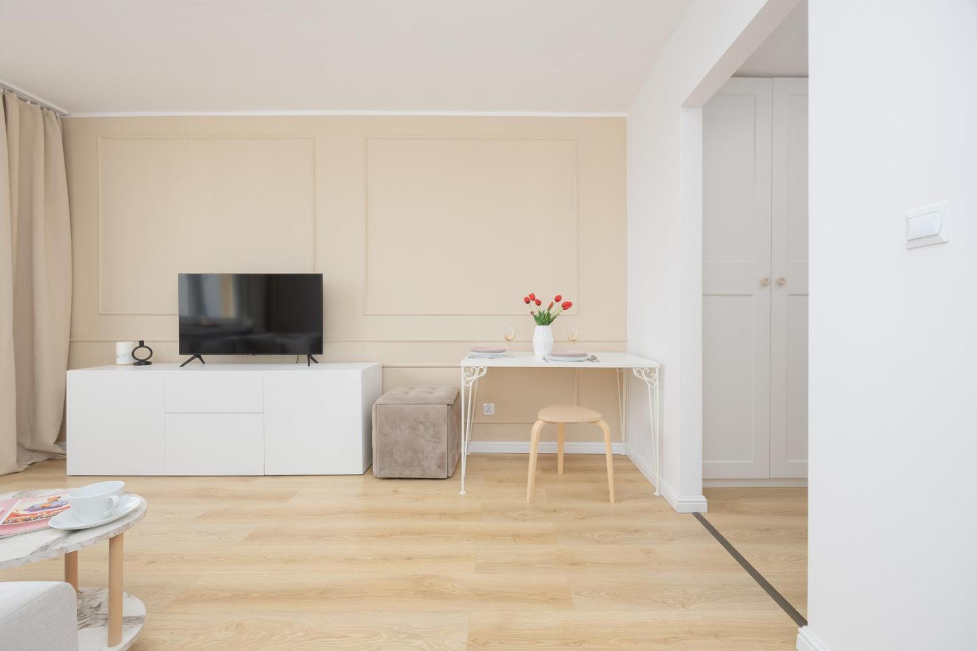 Targowek With Panoramic View In By Renters Warszawa